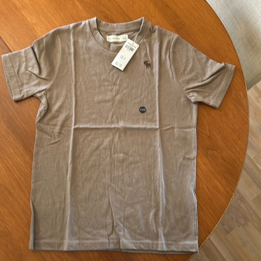 BNWT Abercrombie boys tshirt